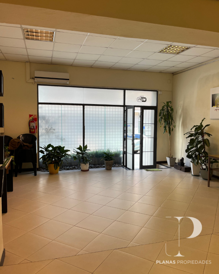 EN VENTA LOCAL COMERCIAL ZONA CENTRO