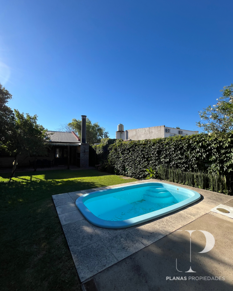 SE VENDE CASA 2 DORMITORIOS, ZONA TOMA NUEVA