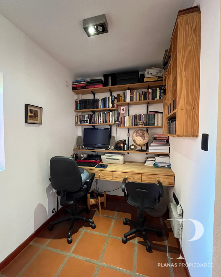 SE VENDE CASA 2 DORMITORIOS, ZONA TOMA NUEVA