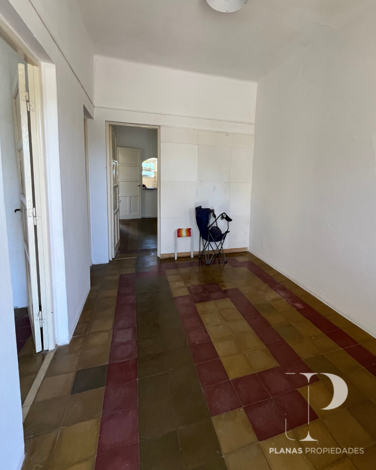 SE ALQUILA CASA 2 DORMITORIOS CON PATIO VERDE A METROS DE AVENIDA DE LAS AMERICAS