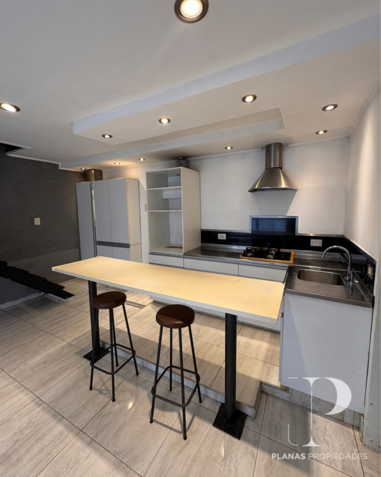 SE ALQUILA MODERNO DUPLEX EN ZONA ZANNI