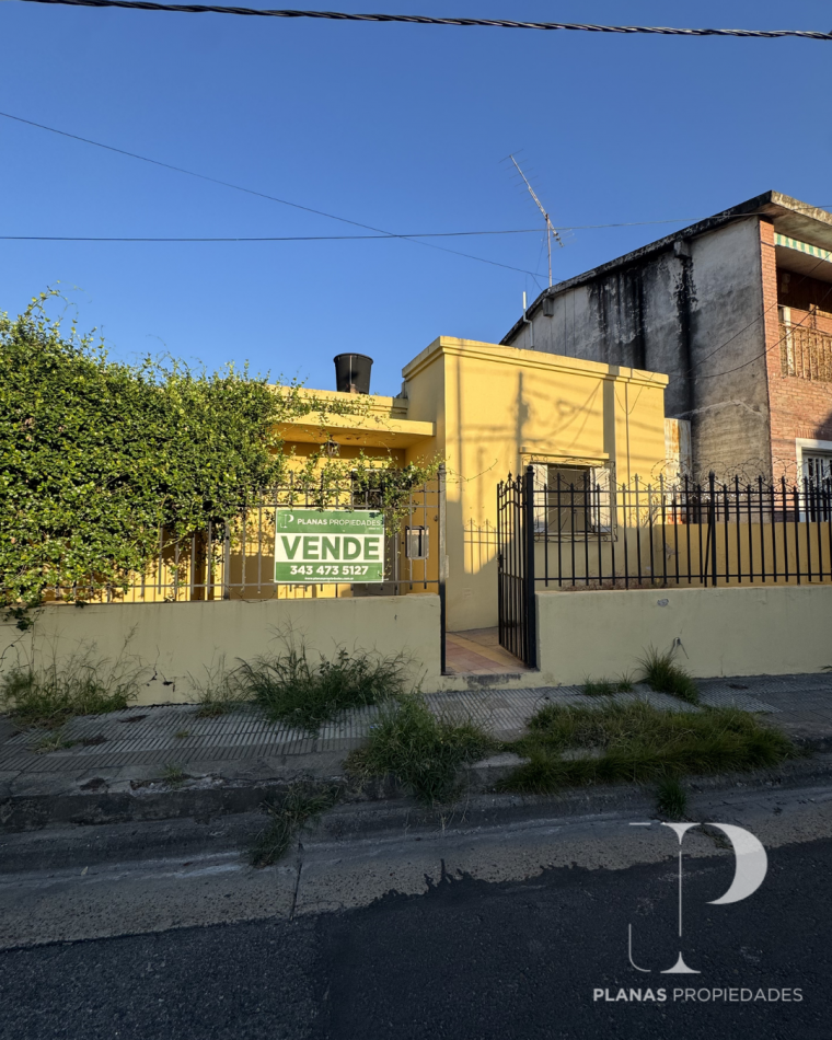 SE VENDE CASA 2 DORMITORIOS A REFACCIONAR