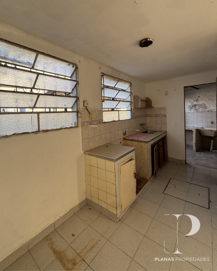 SE VENDE CASA 2 DORMITORIOS A REFACCIONAR