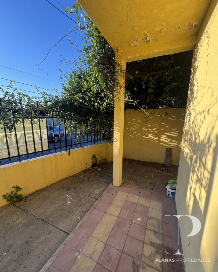 SE VENDE CASA 2 DORMITORIOS A REFACCIONAR