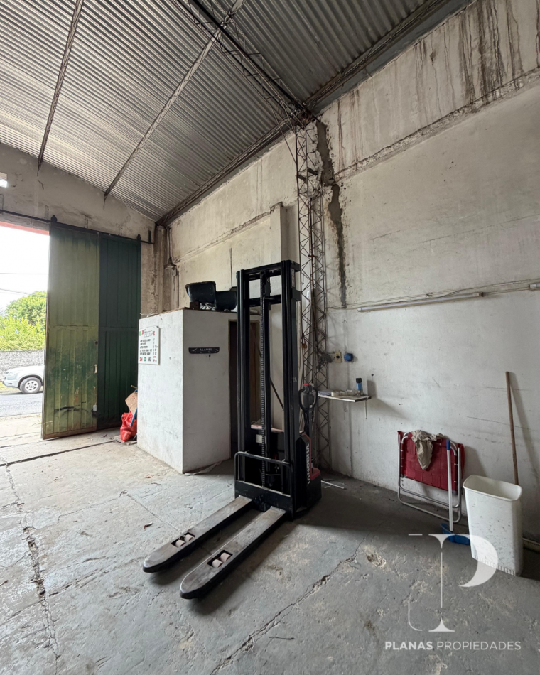  VENTA DOS GALPONES A METROS DE AVENIDA DE LAS AMERICAS