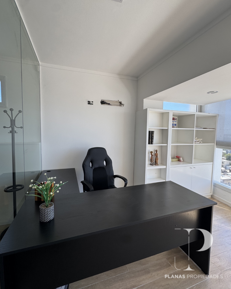 SE ALQUILA OFICINA SEMIPISO CON VISTA AL RIO ZONA CENTRO