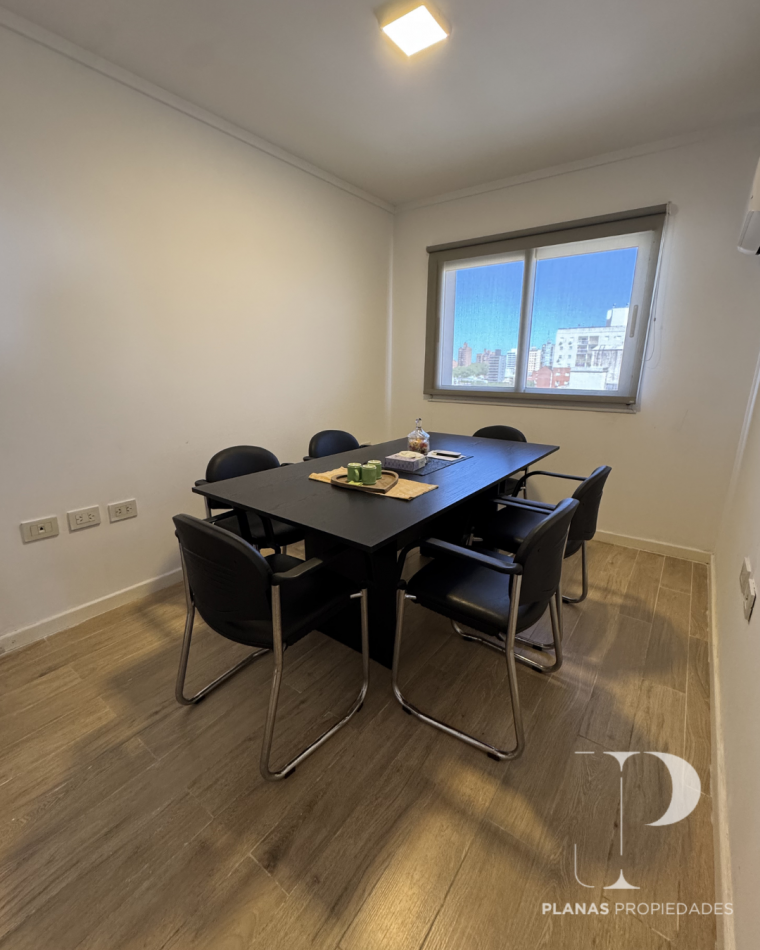 SE ALQUILA OFICINA SEMIPISO CON VISTA AL RIO ZONA CENTRO