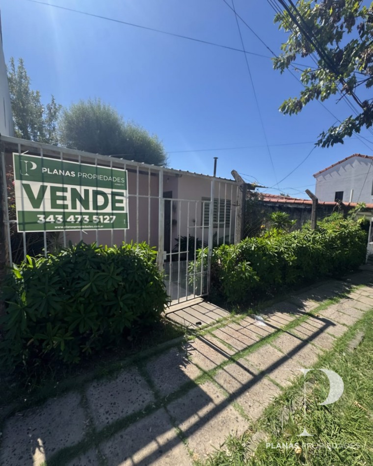 OPORTUNIDAD EN PARANA - CASA CON GRAN TERRENO Y MUCHO POTENCIAL