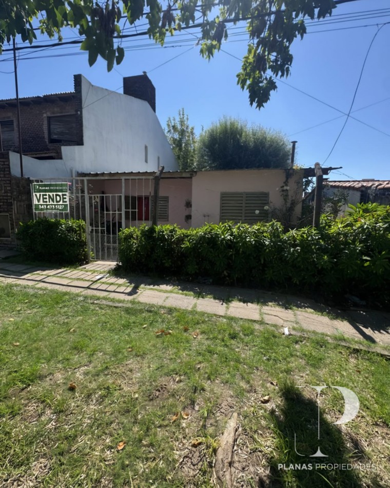 OPORTUNIDAD EN PARANA - CASA CON GRAN TERRENO Y MUCHO POTENCIAL