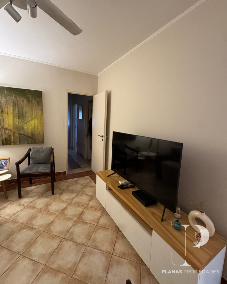 SE VENDE HERMOSO Y AMPLIO DEPARTAMENTO 3 DORMITORIOS CON COCHERA EN ZONA PARQUE URQUIZA