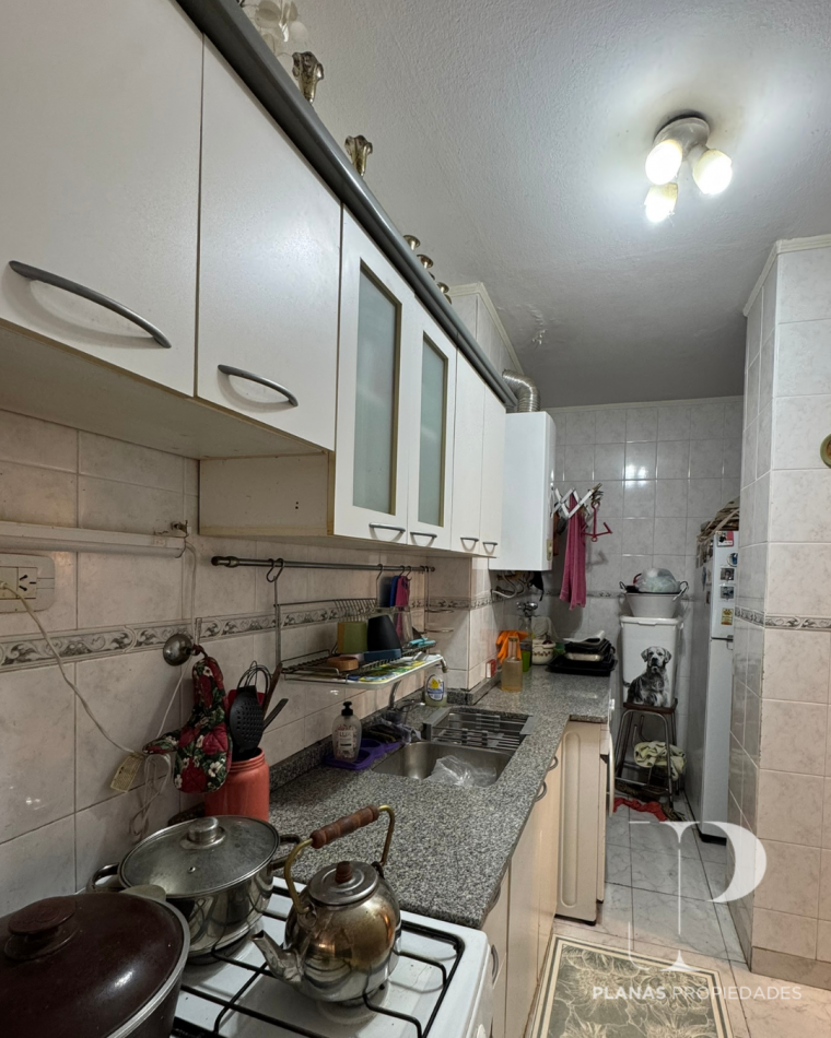 SE VENDE HERMOSO Y AMPLIO DEPARTAMENTO 3 DORMITORIOS CON COCHERA EN ZONA PARQUE URQUIZA