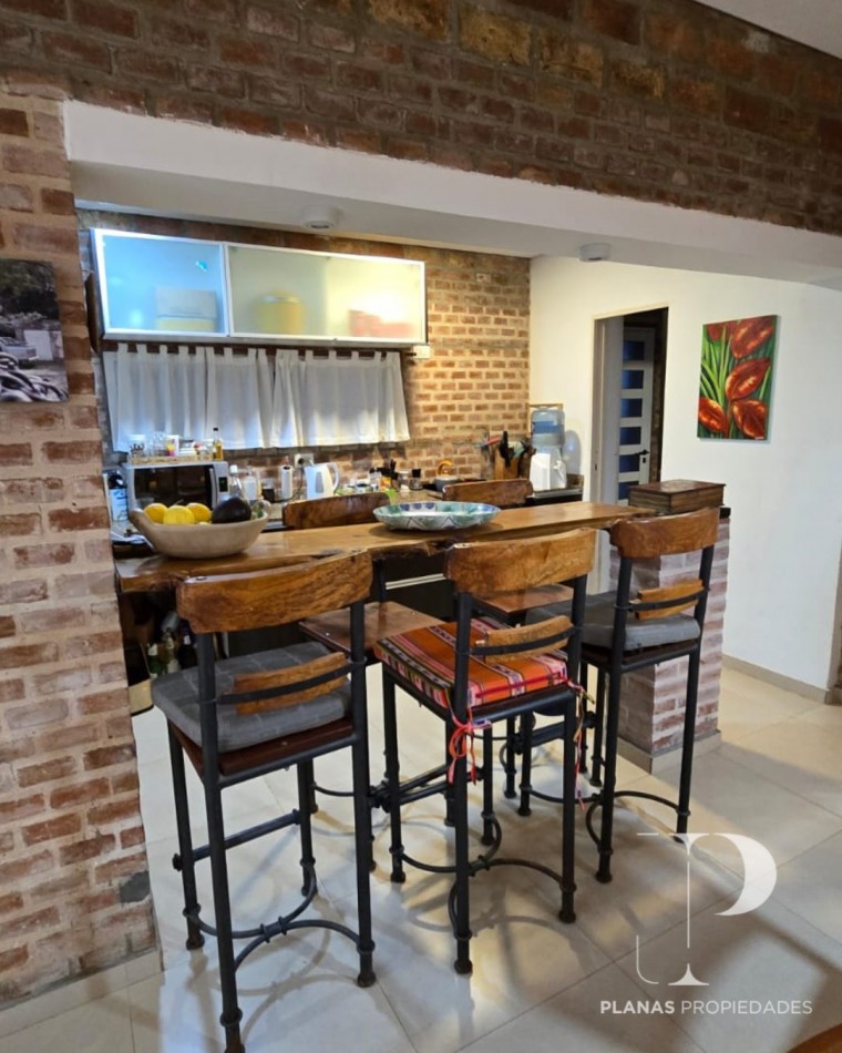 Se vende hermosa casa en Colonia Ensayo, construida con materiales de primera calidad en 1250mts2, a solo una cuadra de la Ruta 11.