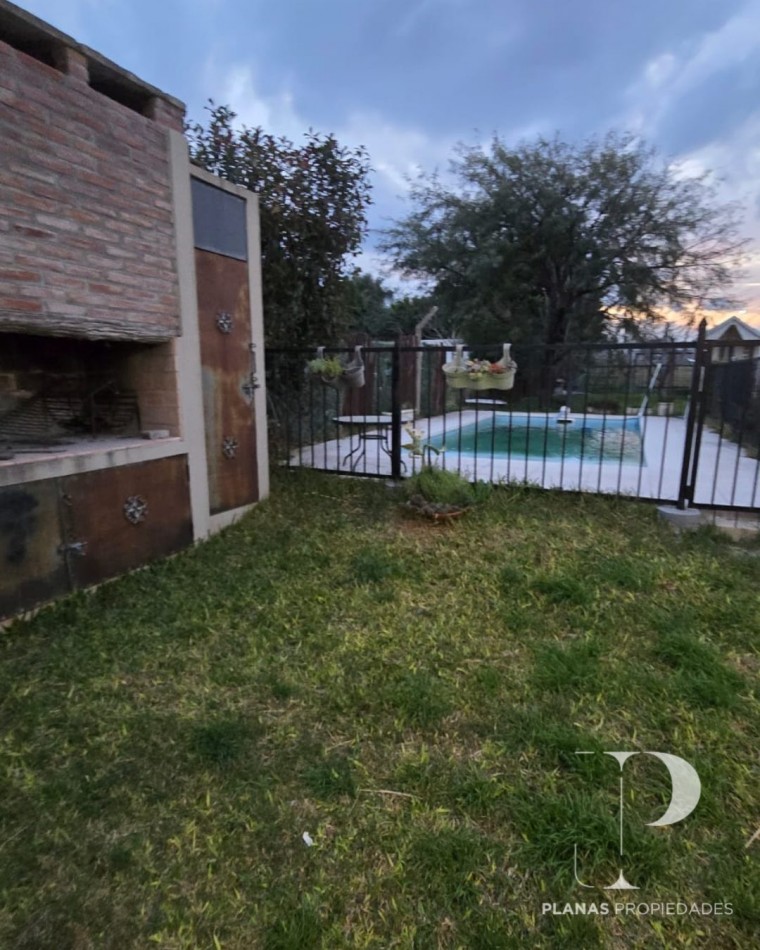 Se vende hermosa casa en Colonia Ensayo, construida con materiales de primera calidad en 1250mts2, a solo una cuadra de la Ruta 11.