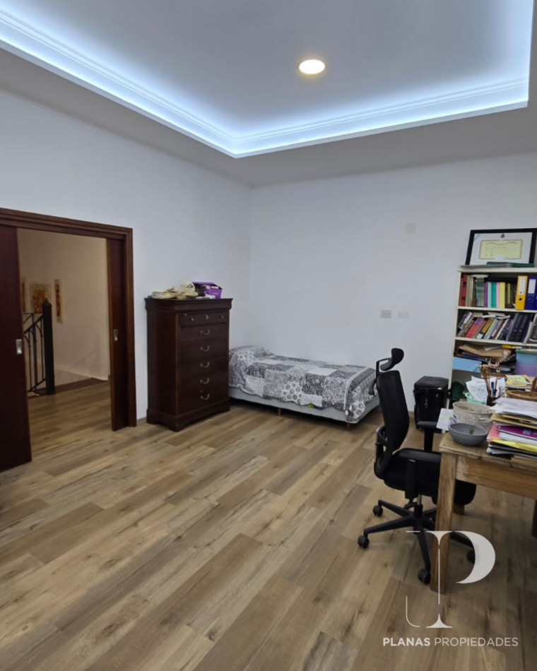 Se vende hermosa casa en Colonia Ensayo, construida con materiales de primera calidad en 1250mts2, a solo una cuadra de la Ruta 11.