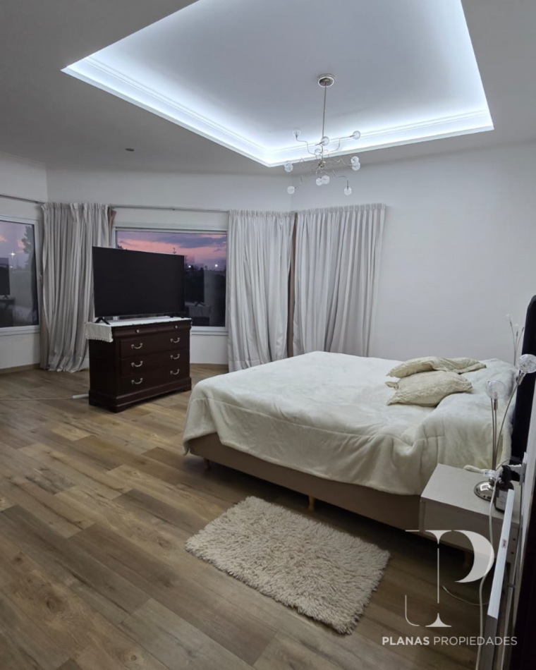 Se vende hermosa casa en Colonia Ensayo, construida con materiales de primera calidad en 1250mts2, a solo una cuadra de la Ruta 11.